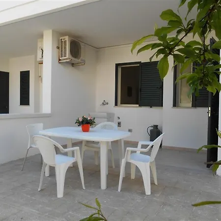 White Fronte Mare Baia Ferienhaus *
